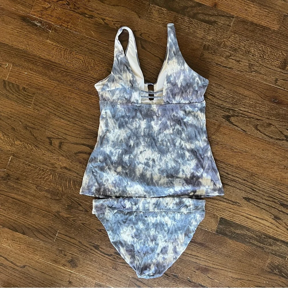 Athleta, Women's Telum 2 piece Blue Tie-Dye Swim Set, Size M EUC